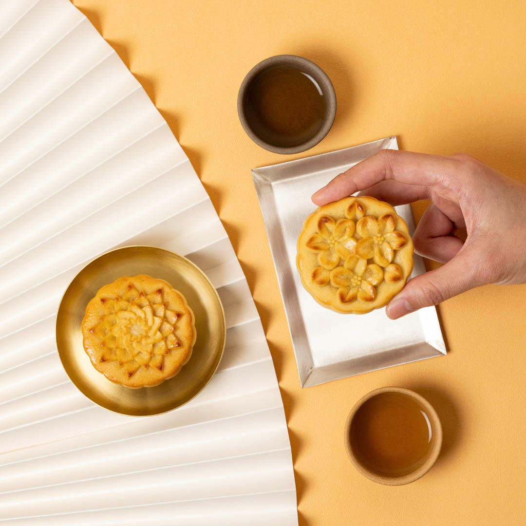 Moon Gazing Mid-Autumn Tea Gift Box (Mooncake 2pcs + Oolong Tea 5 drip bags) [PREORDER]