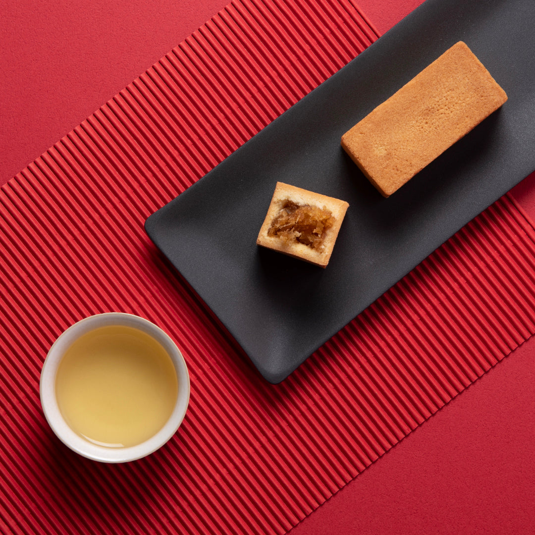 Spring Tea CNY Gift Box (Pineapple Cake 10pcs + Oolong Tea 10 sachets) [CNY2024 PREORDER]